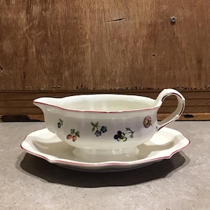 Villeroy Boch Luxembourg porcelain Floral Gravy Boat Bowl with plate attached