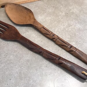 Huge fork and spoon wooden wall decoration - cutlery giant wooden carved Polynesian type, to hang on a wall - Nice pair of giant polynesian