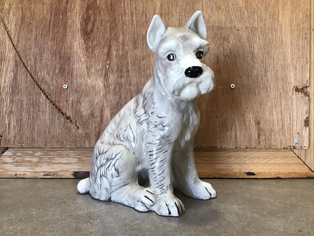 ヴィンテージ グレーと白の座ったシュナウザー犬の陶器の置物
