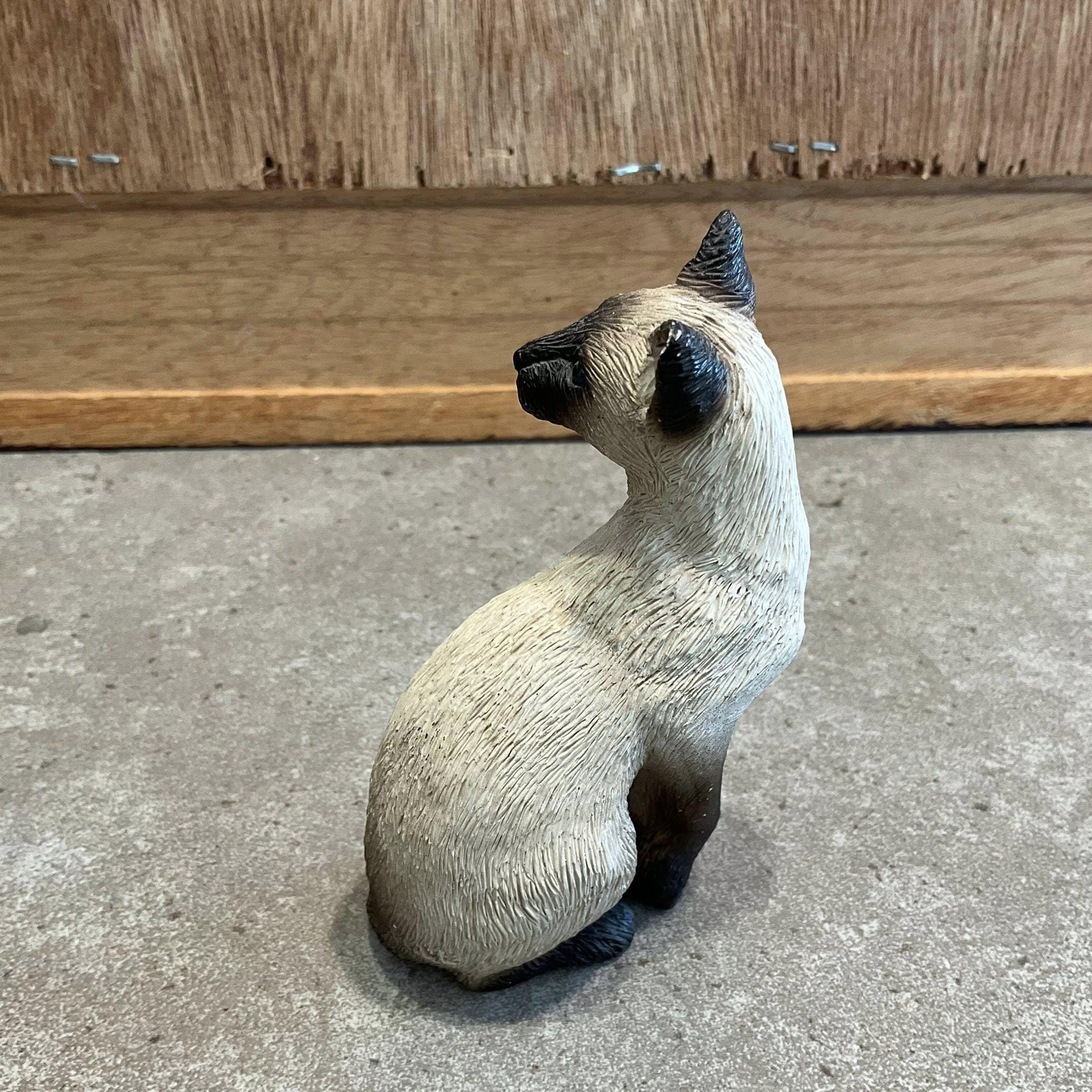 SANDICAST 猫 置物　　M750 Sandicast Siamese Cat Figurine, Hand Painted Resin Realistic