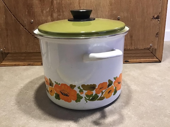 Vintage Small Cute Enamel Cooking Pot , Enamel Stove Pot With Lid, Enamel  Saucepan, Small Metal Pot, Enamelware, Kitchen Decor. 