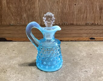小さなヴィンテージ フェントン ブルー オパールセント ホブネイル