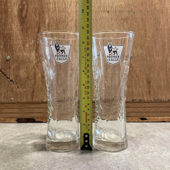 2 Vintage Carlsberg Embossed Premium League Pilsner Gläser