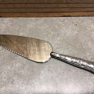 Vintage Sheffield England Pie Server, Serwer do Ciasta, Haftowany Uchwyt, Stal Nierdzewna