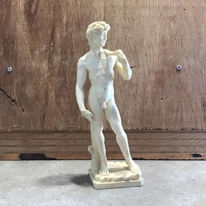 Statua vintage in resina di alabastro greco A. Santini DAVID da 9,5 pollici, realizzata in Italia