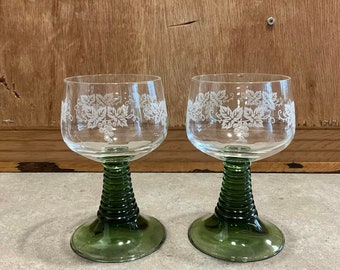 2 Vintage Luminarc France Crystal D'Arques Green Beehive Roemer cordial Wine Glasses Set