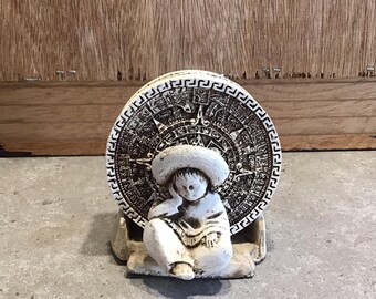 Aztekenkalender Untersetzer Set mit Sombrero Mann Ständer: Mid Century Kitsch Dekor