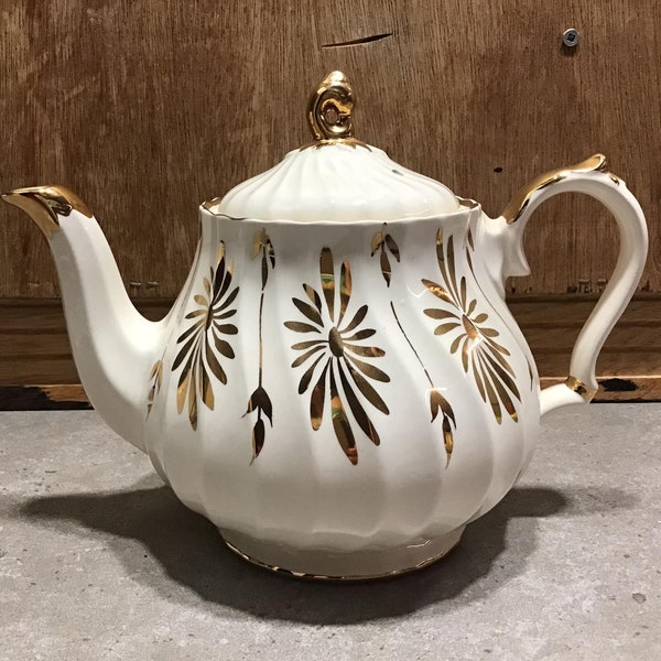 Vintage James Sadler Teapot, Gold Daisy Flowers Ivory Sadler 3147, Made in England Gold accents and trim.