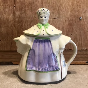 Vintage Granny Ann novelty teapot, Made in USA pottery teapot, collectible teapot