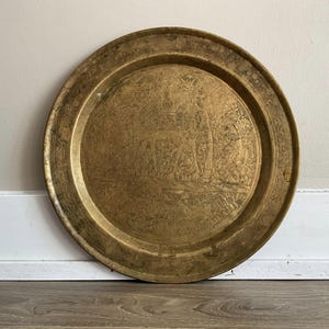Vassoio in metallo vintage con motivo inciso persiano, diametro 14&quot;