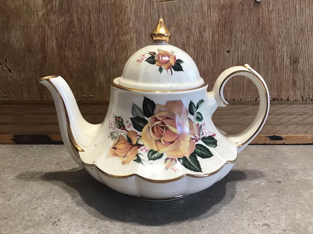Vintage Sadler Teapot Carousel Shaped / Bell Shaped / Aladdin's Lamp