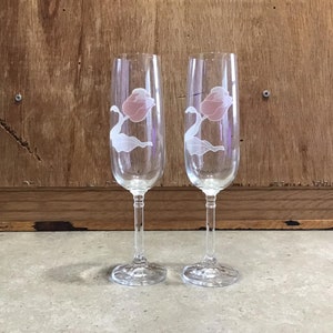 2 Champagne Glasses with Pink Tulip Design Frosted Flower 1980s Vintage Home Bar Glasses Fancy Flower Pattern Glasses
