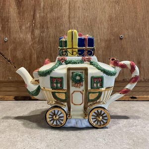 Vintage 3D Teapot "Winter Garland" Christmas Town