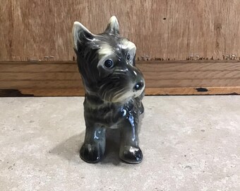 ドイツ製のヴィンテージ スコティッシュ テリア犬 磁器製犬の置物