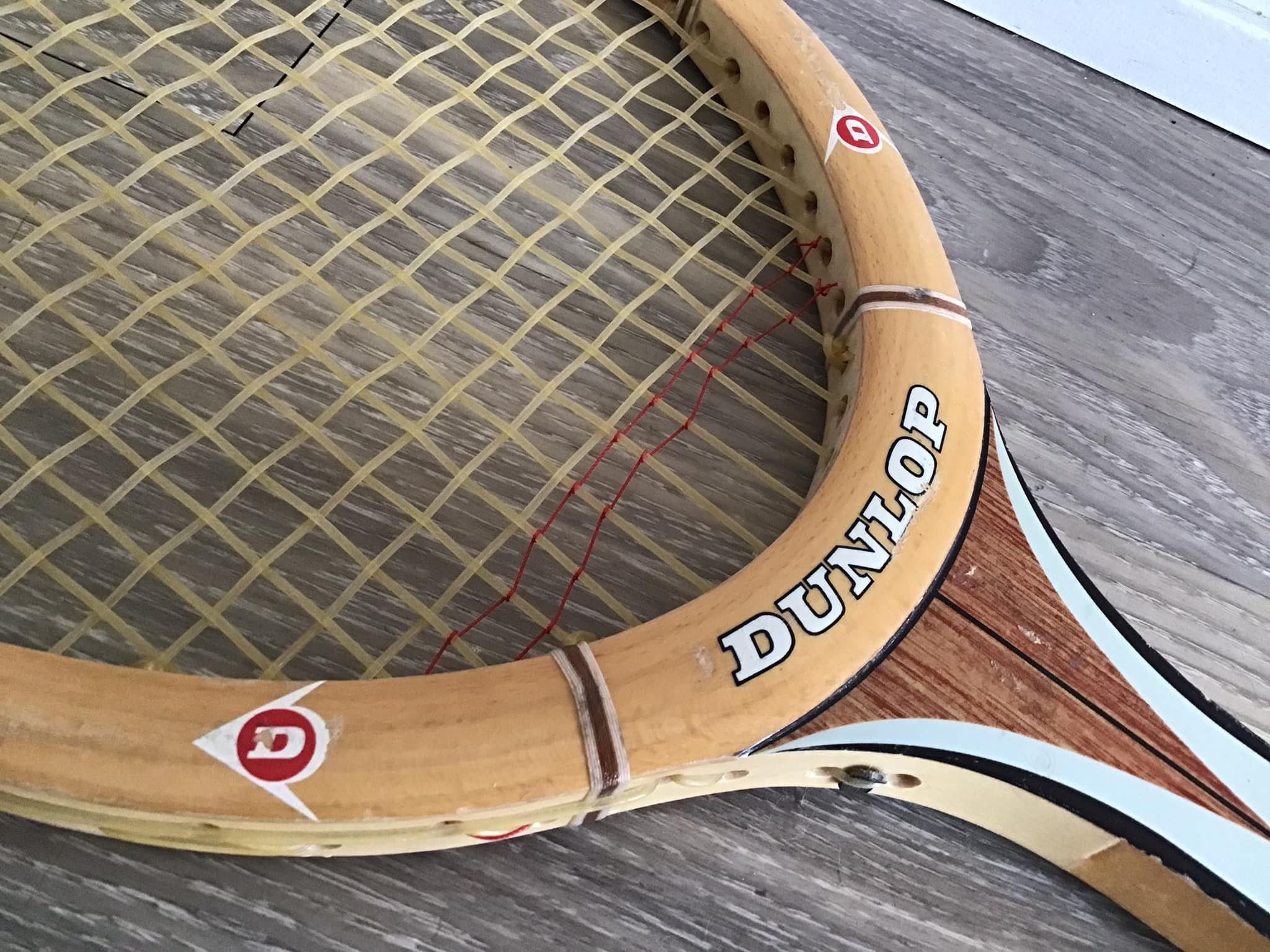 ANCIENNE RAQUETTE DE tennis en bois neuf MONTANA DIPLOMAT EUR 20,00
