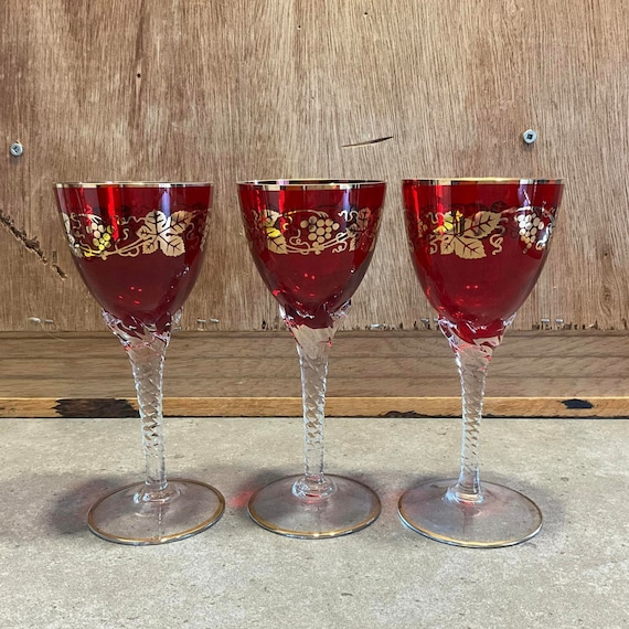 Red glass goblets wine glasses discount