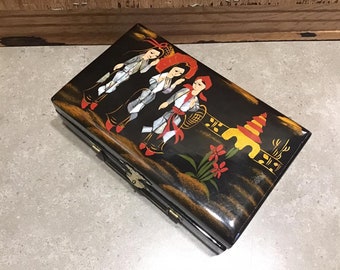 Vintage Aziatische gelakte sieradendoos: parelmoer abalone-inlegwerk