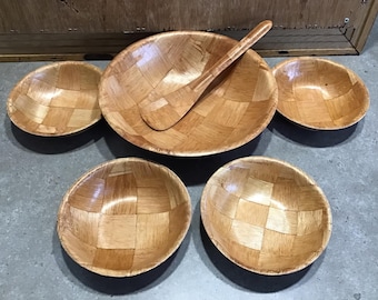 Set di ciotole da insalata vintage in legno intrecciato: ciotole da portata in stile moderno di metà secolo