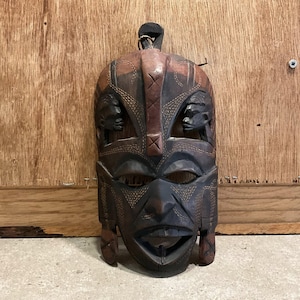 Kenya Tribal Mask Maasi African Jambo Hand Carved and Painted Wood Wall Decor