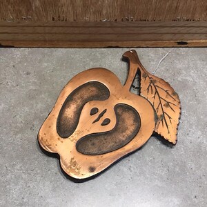 Vintage iron apple trivet Copper plated trivet Decorative trivet Farmhouse decor