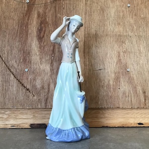 Vintage Tengra - Porcelain Figurine / Woman with Umbrella Made in Spain Valencia