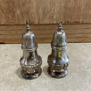 Vintage Oxford Silver Plated Salt and Pepper Shakers, Screw Top, 405 S.P.