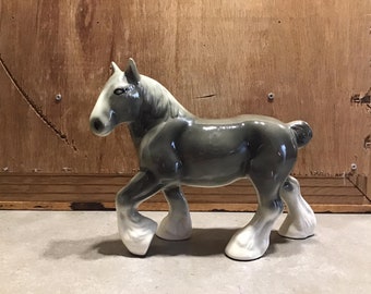 ヴィンテージ ベスウィック磁器製馬の置物：パラミーノ種牡馬像