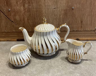 Vintage Sadler Tekanna Set: Elfenben & Guld Virvelporslin, England