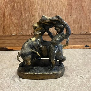 Matador bull statue bronze sculpture of spanish matador toreador bullfight bronze statue home decor ornament