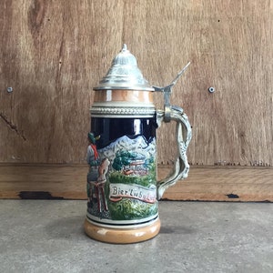 ビンテージ スカル ビアステイン 陶器製 Germany製 Vintage German Beer Stein with Metal Lid Ceramic Mug Measures 9.5