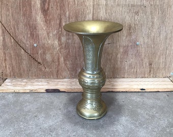 Antike chinesische Messing Gu-Vase mit guter Dekoration, c 1820, frühes 19.Jahrhundert