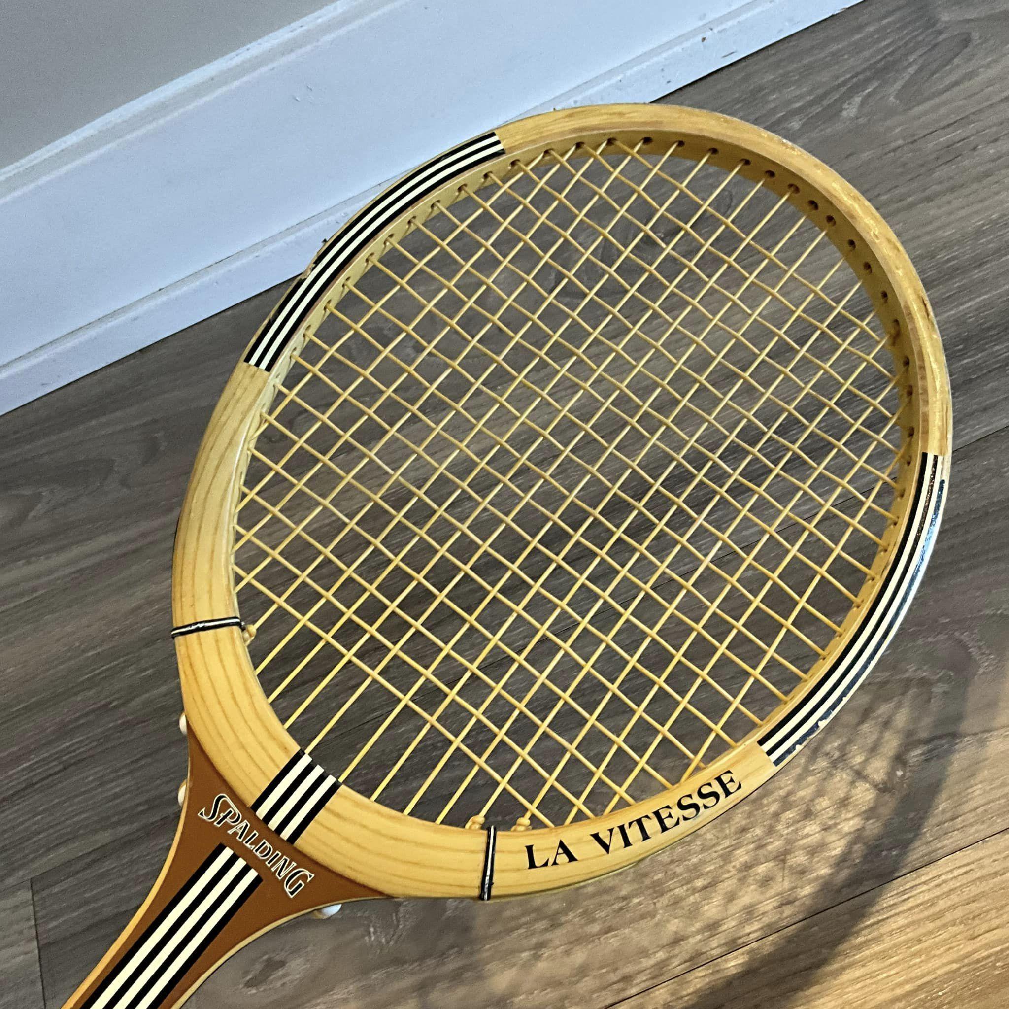 Publicité Vintage Originale Spalding 1957 - Tennis 'Donne Le Rythme Dans Le Sport'
