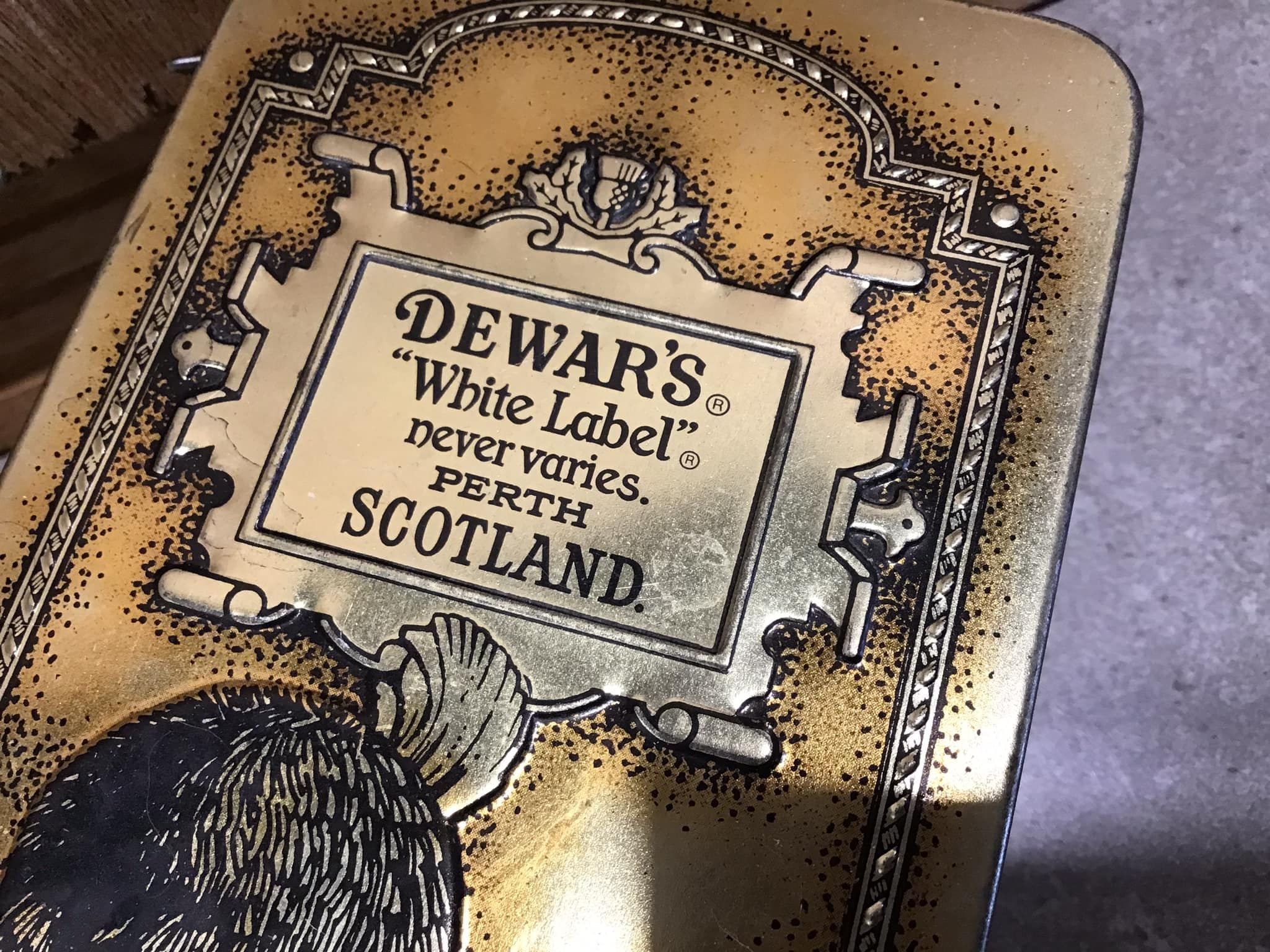 Dewar's 銅色ロゴプレート Vintage Dewar's Scotch Whiskey Tin Can - White Label, Made in