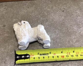 白い樹脂製の犬の置物：コレクターズアイテム、高さ3インチ - Etsy 日本