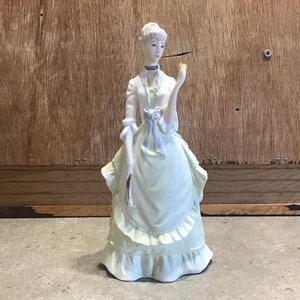 Royal Worcester geur Lady beeldje collectible porselein fijn bot China gemaakt in Engeland 7,5 in hoog