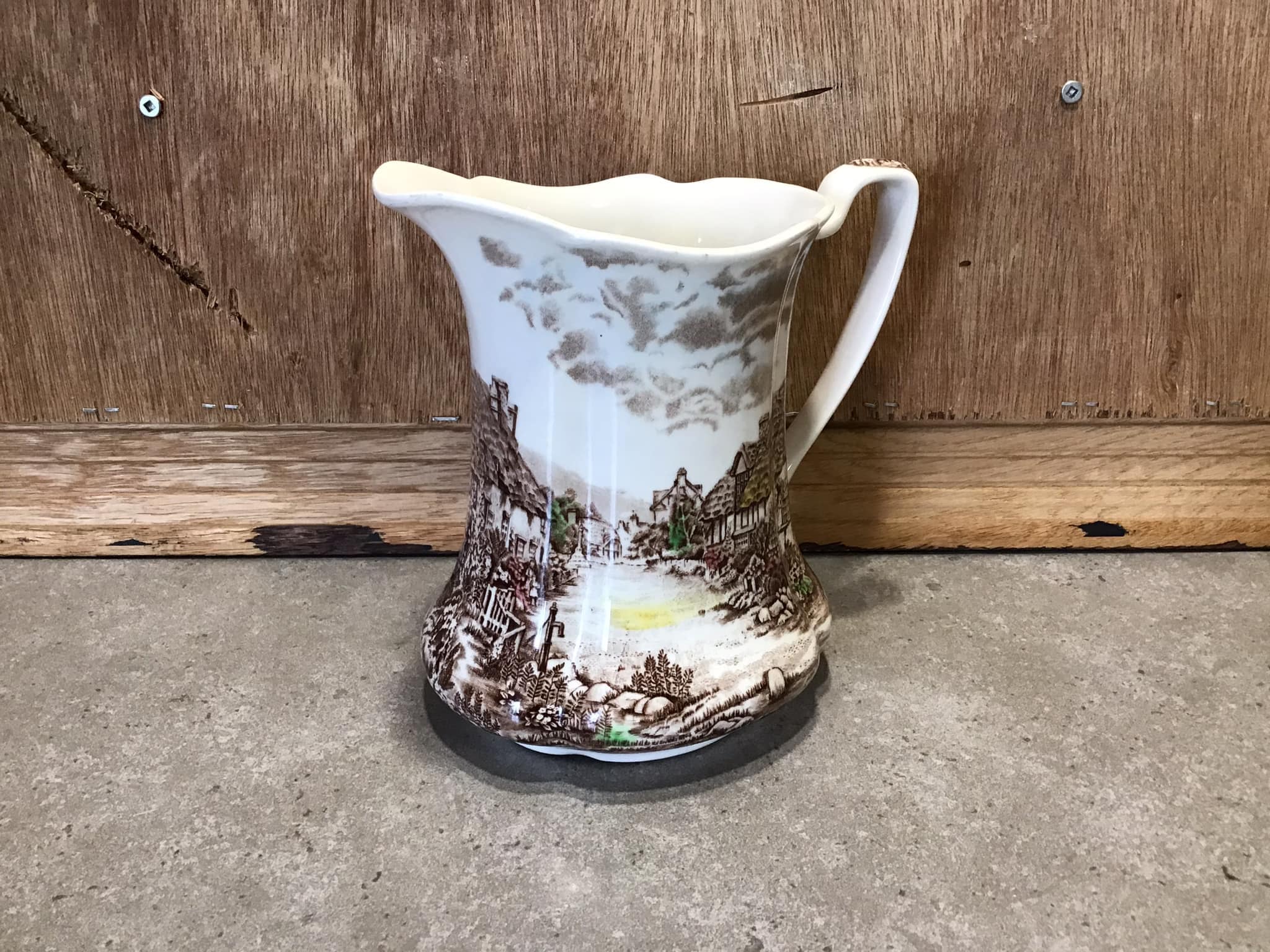 Vintage Johnson Bros China OLDE ENGLISH COUNTRYSIDE Pitcher, Brown