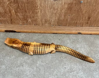 Juguete de cocodrilo de madera flexible: figura decorativa de caimán