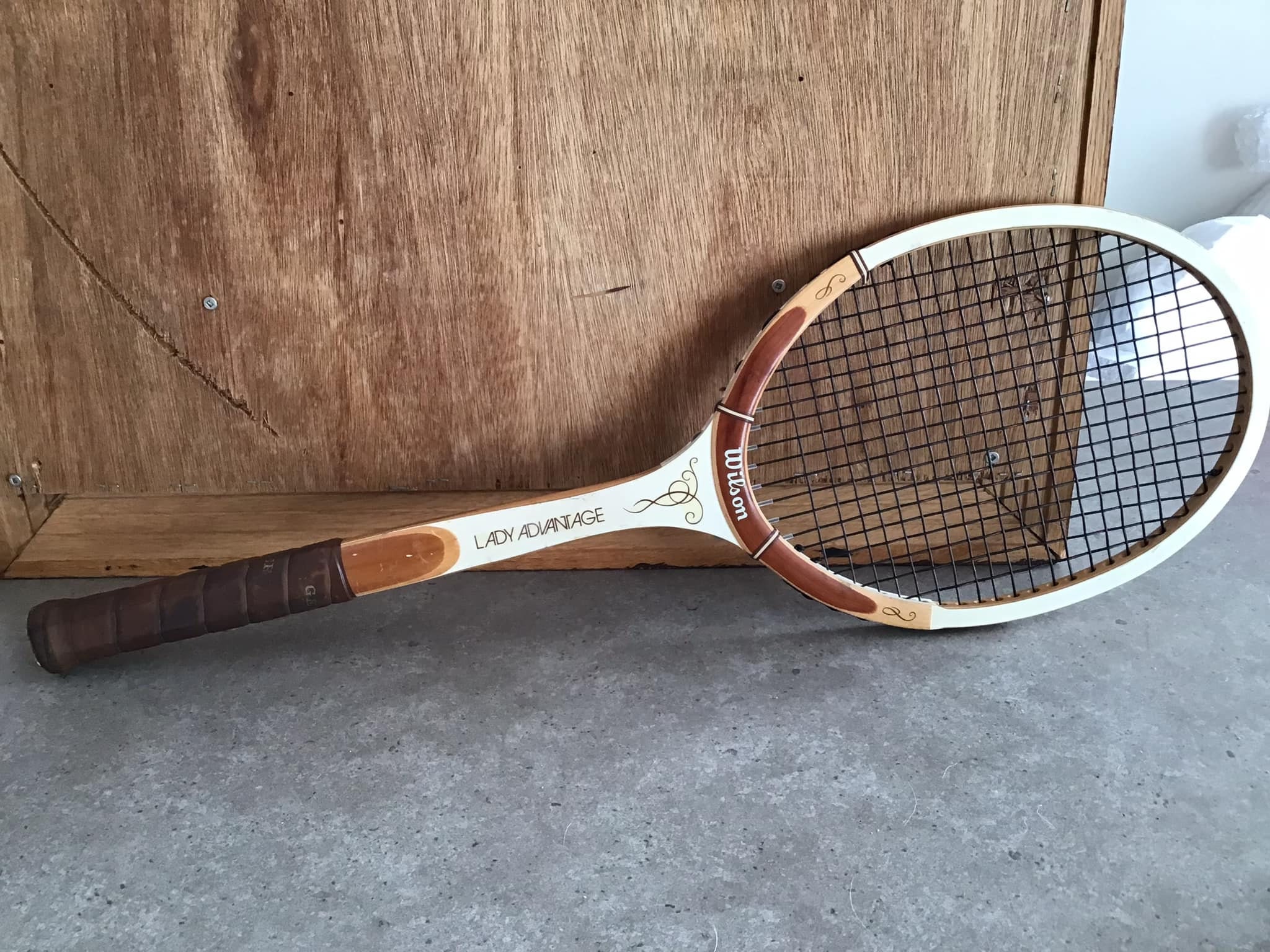 Raquette de tennis en bois vintage Lahutte Housse tendeur