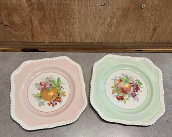 Johnson Brothers Jardiniere Yellow Dinner Plates: Blue Lemon Vase