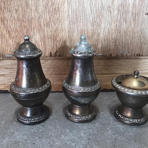Set di oliere placcate in argento vintage Ianthe: saliere e pepiere inglesi