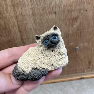 Little Persian Cat Kitty Blue eyes |Vintage Fluffy Persian or Himalayan Cat Kitten Figurine