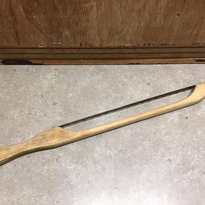 Cuchillo de pan de madera vintage con hoja dentada