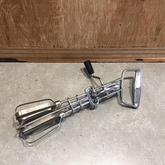 Batteur à oeufs de mélangeur tenu dans la main, cuisine rotatoire d'outil de batteur de batteur d'oeufs de batteur de batteur d'oeufs de main d'acier inoxydable(blanc