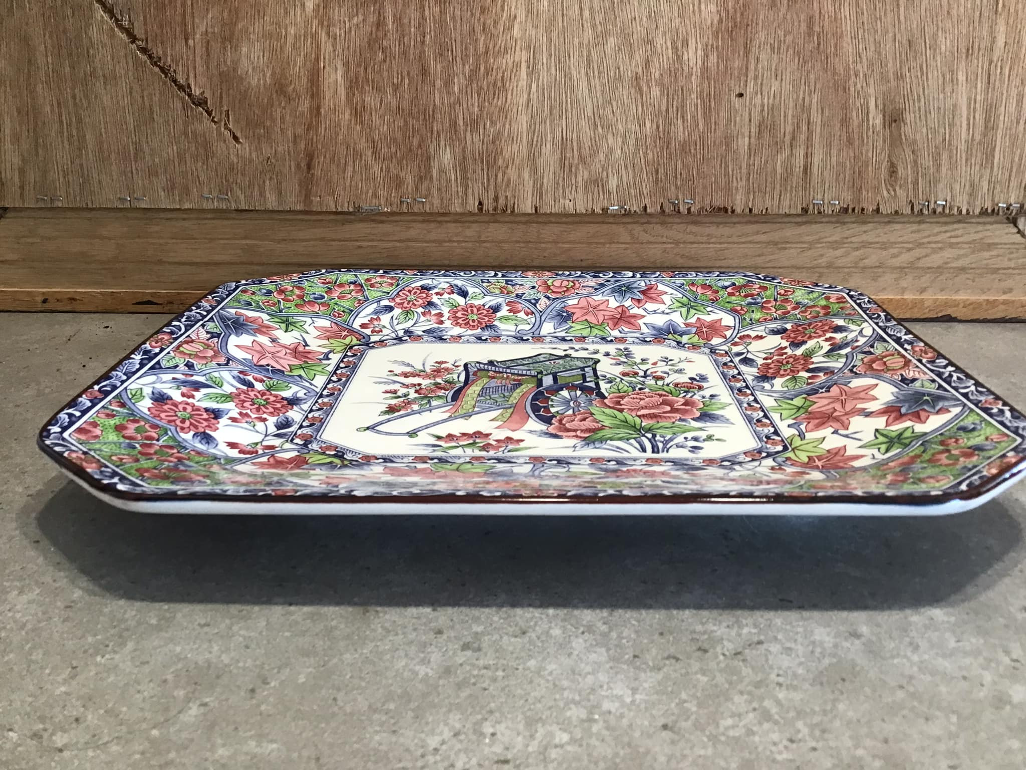 青と白の花柄の陶磁器皿　大皿 ヴィンテージの日本製磁器製大皿：青と白の花柄（12.8インチ） - Etsy 日本