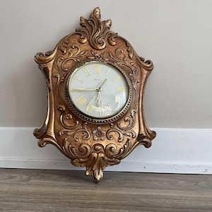 Vintage Syroco Rococo Wall Clock: Mid-Century Ornate Plastic Decor