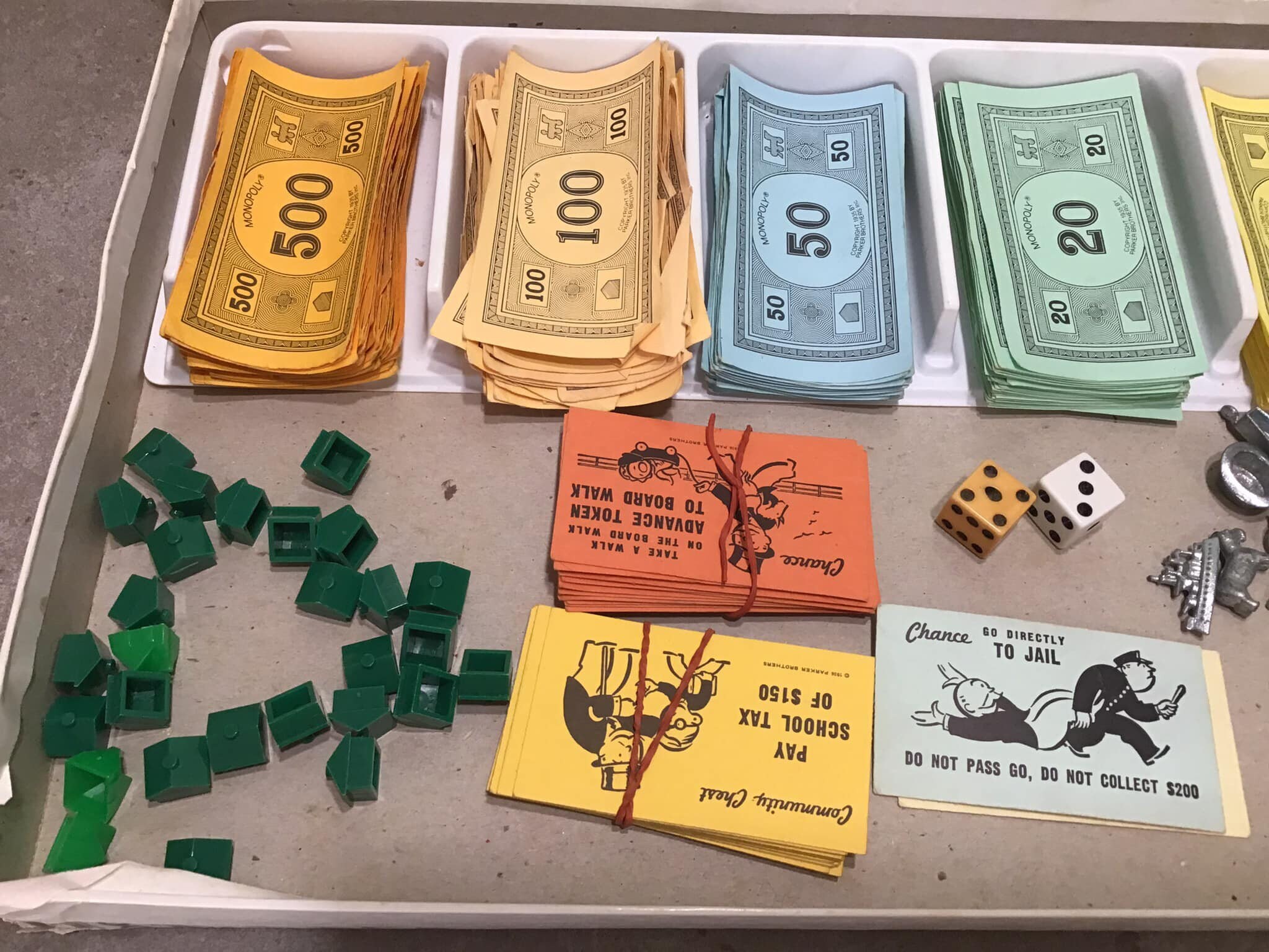 1985年製ヴィンテージモノポリーボードゲーム - パーカーブラザーズ