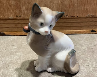 リヤドロナオ猫の陶器置物 NAO PORCELAIN 猫の置物 492 すべて飾り付けられています。リヤドロの