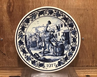 Royal Goedewaagen Blue Delft Holland Plate 1977, Collectible Blue and White Decorative Plate 9 1/2"