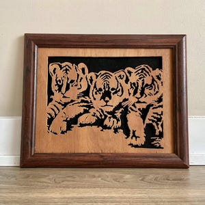 Décoration murale encadrée en bois de tigre : image d&#39;animal sauvage