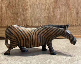 アルマジロ アルマジロの置物 木彫りの動物 アルマジロの像
